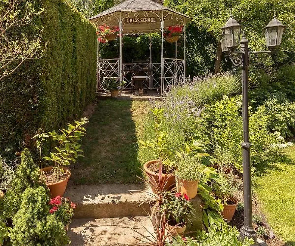 Apartma Summer Garden شقة *